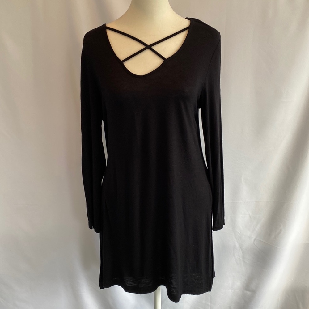 💜3/$15 Old Navy Long Black Shirt